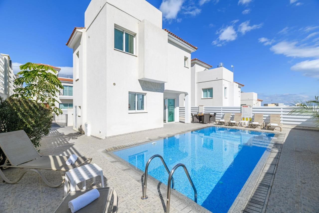 Villa Bay *